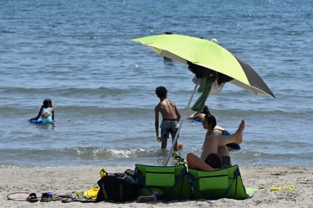 FRANCE-WEATHER-HEAT-LEISURE