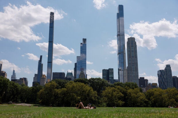 Scorching heat wave bakes US